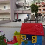 Nessa & Meli Apartment Makarska