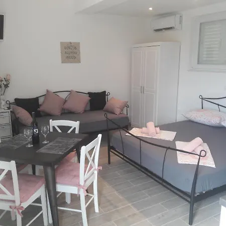 Nessa & Meli Apartment