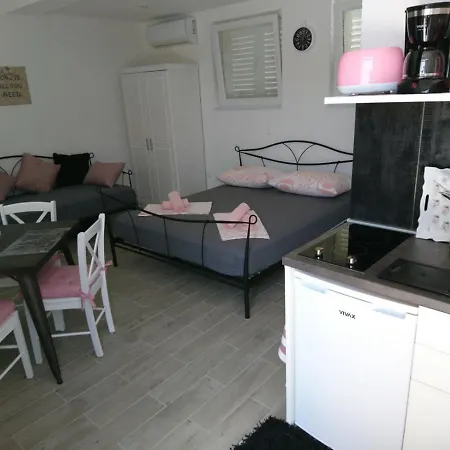 Apartman Nessa & Meli *