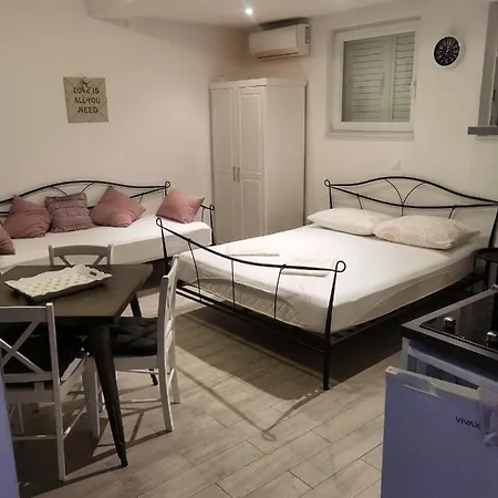 Nessa & Meli Apartman *